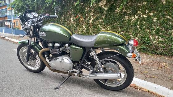 TRIUMPH THRUXTON 
